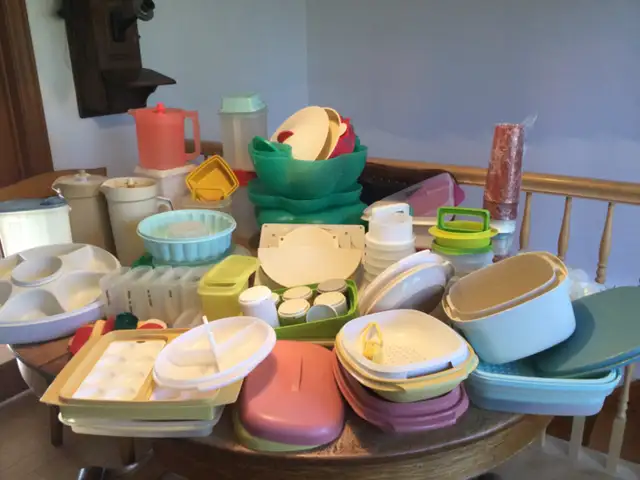 Tupperware vintage   bol jaune soleil en hauteur in Arts & Collectibles in Laval / North Shore - Image 11