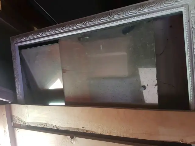 Vintage mirrors and medicine cabinet in Arts & Collectibles in Barrie - Image 2