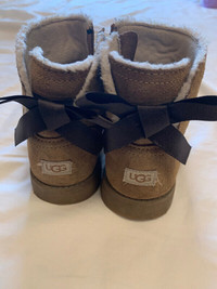 Ugg Bailey chestnut girls boots, bows, size 1