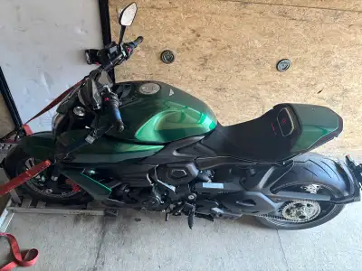 Enclosed transport Keep the salt away from the motorcycle We transport Canam Spyder Also have indoor...