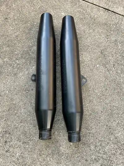 Selling a pair of Harley Davidson mufflers, bal cut, in black, part number 80322-99A. These mufflers...