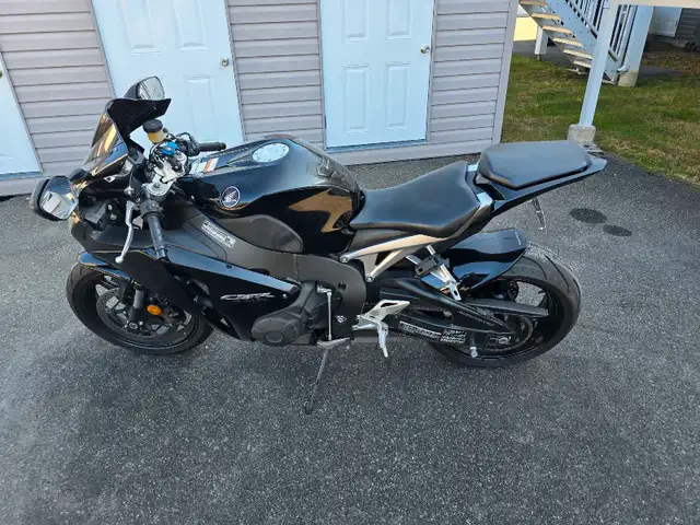 Honda CBR 1000 RR 2009 in Sport Bikes in Laval / North Shore - Image 4