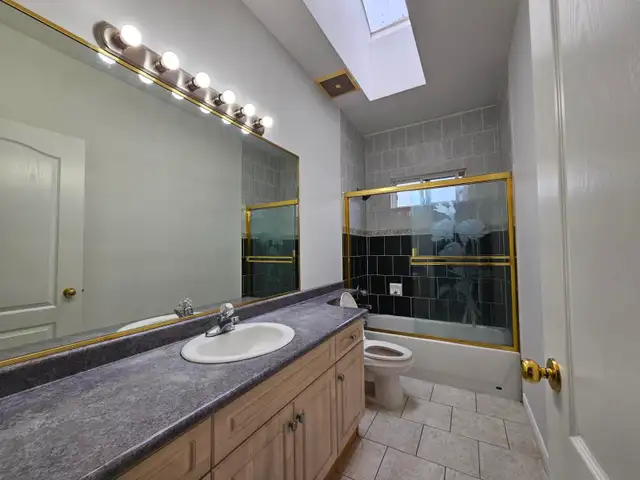 Vancouver 3 Bedrooms House Up for rent! Double Garage Included! in Long Term Rentals in Vancouver - Image 10