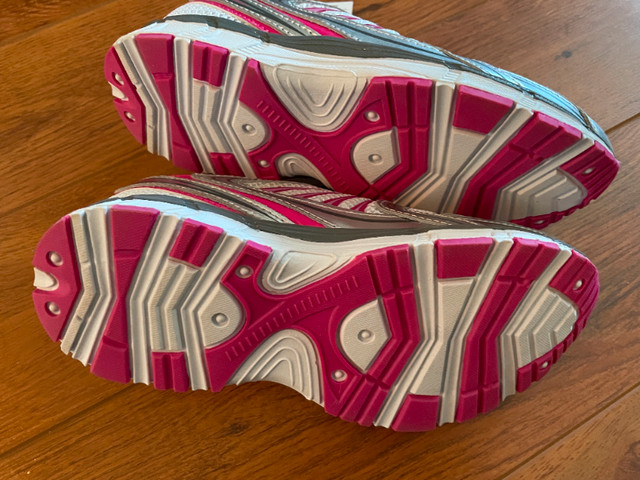 Girls size 2 champion running shoes in Kids & Youth in Guelph - Image 3