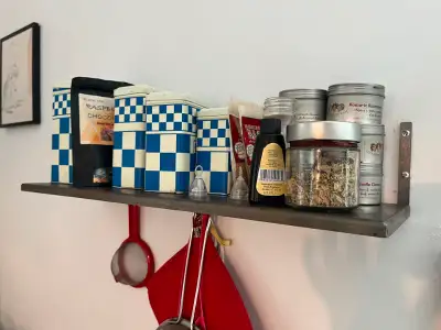 Etagère en acier faite sur mesure par un atelier montréalais - Steel shelf custom made by a montreal...