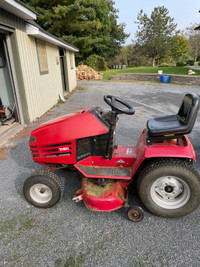 Tracteur Toro 1996 rouge 
