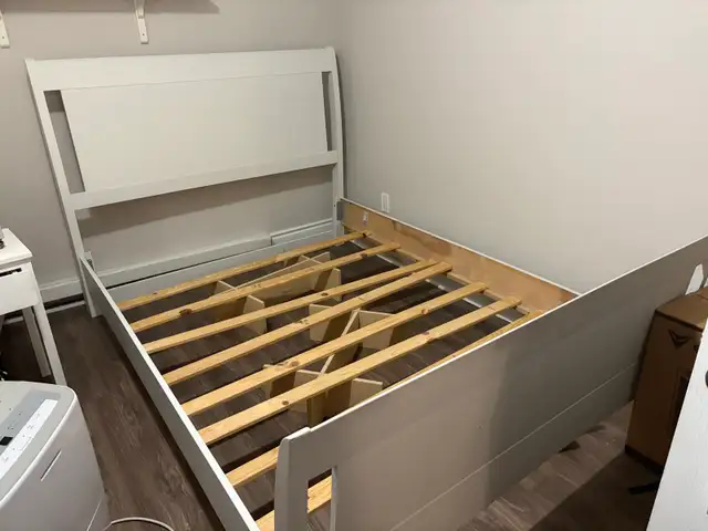 Base de lit Queen in Beds & Mattresses in Laval / North Shore - Image 2