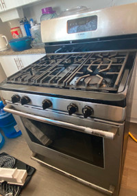 $550 OBO - Gas range stove - Stainless Steel Bosch 30”