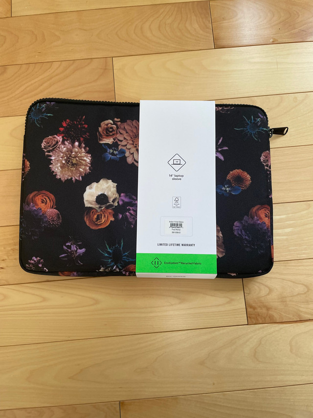 Herschel 14” Floral Laptop Case dans Accessoires pour iPad et tablettes  à Ouest de l’Île - Image 2