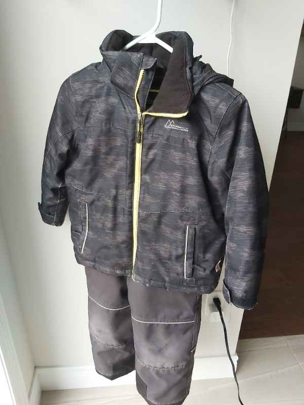 Boys snow suit in Kids & Youth in Kitchener / Waterloo