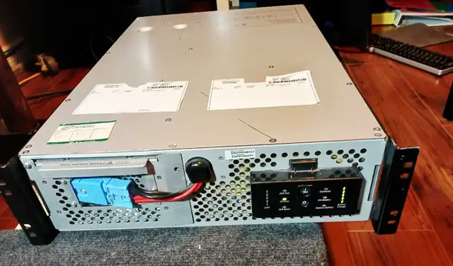 APC rack mount Smart-UPS 3000 - SUA3000RMXL3 3U in Servers in Hamilton - Image 2