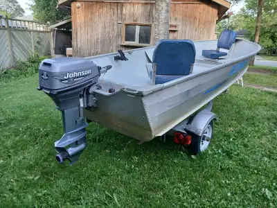 14 ft Lowe aluminum fishing boat. Good solid deep wide body boat with no leaks, damage or repairs. 1...