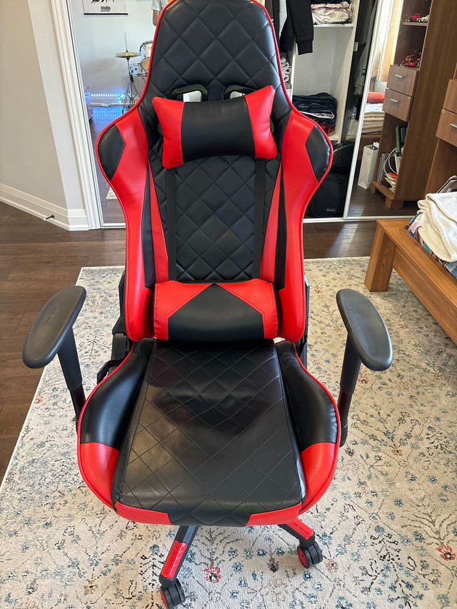 DJ-wang gaming chair / desk chair with headrest + lumbar support in Chairs & Recliners in Markham / York Region