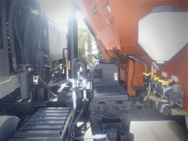 Sand Truck, Spreader, Dump in Heavy Trucks in Kelowna - Image 3
