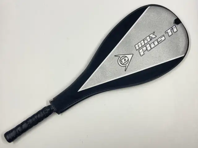 Dunlop Max Plus Ti Squash Racket And Bag. Graphite Composite in Tennis & Racquet in Edmonton - Image 4