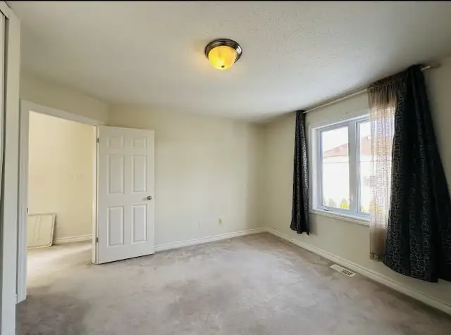 Barrhaven Cresthaven Dr End unit townhome for rent in Long Term Rentals in Ottawa - Image 9