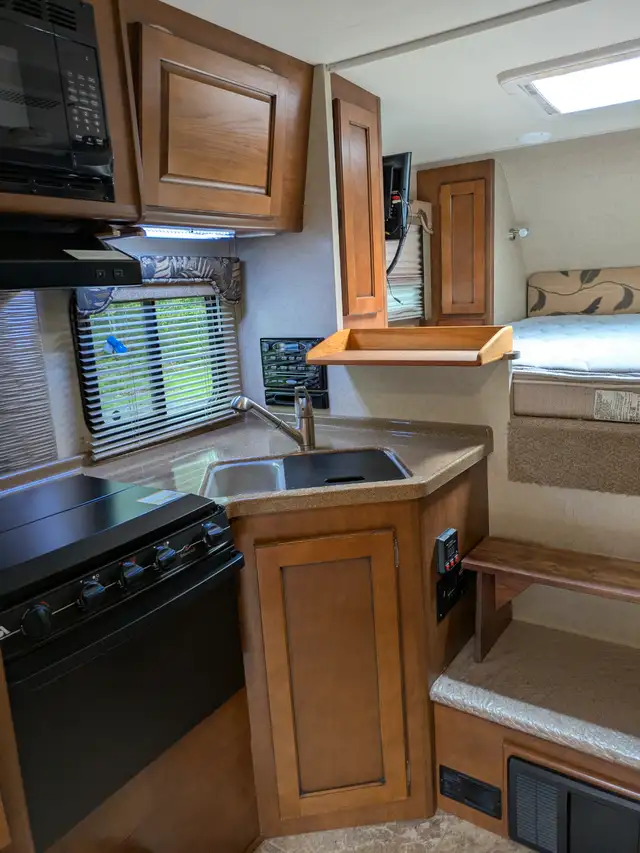 CAMPEUR LANCE 855S - Boite campeur in RVs & Motorhomes in Sherbrooke - Image 6