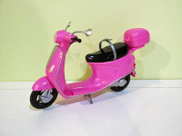 Un beau scooter pour poupée Barbie...IMPECCABLE