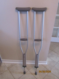 Crutches /// Béquilles