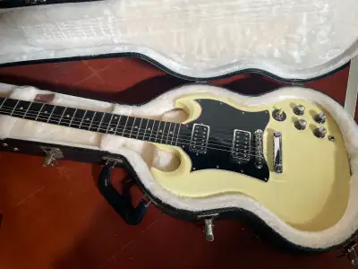 Gibson SG Special with ebony fingerboard and original case, View more