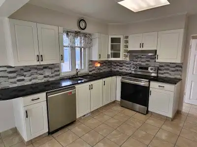 Upper unit for rent in Kensington (Lower unit occupied) •3 bed 1.5 bath •Central A/C •Private front...