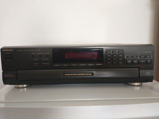 Superbe lecteur 5 cd  in Stereo Systems & Home Theatre in La Ronge - Image 3