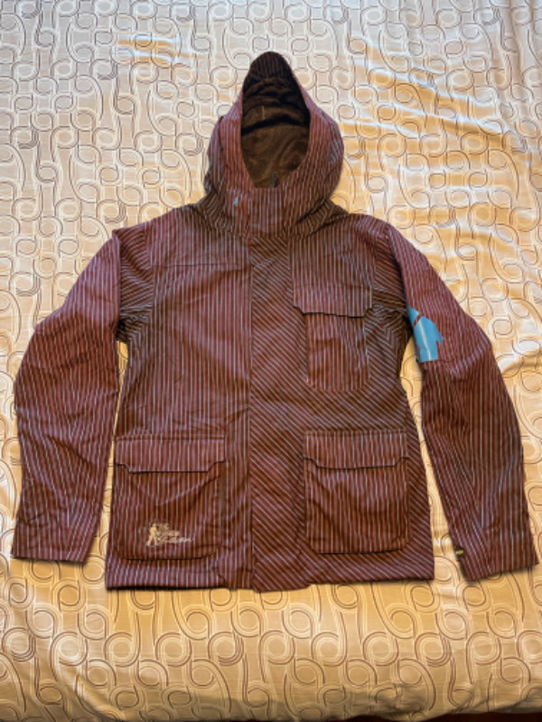 XS Burton special edition striped snowboard jacket in Snowboard in Calgary - Image 2