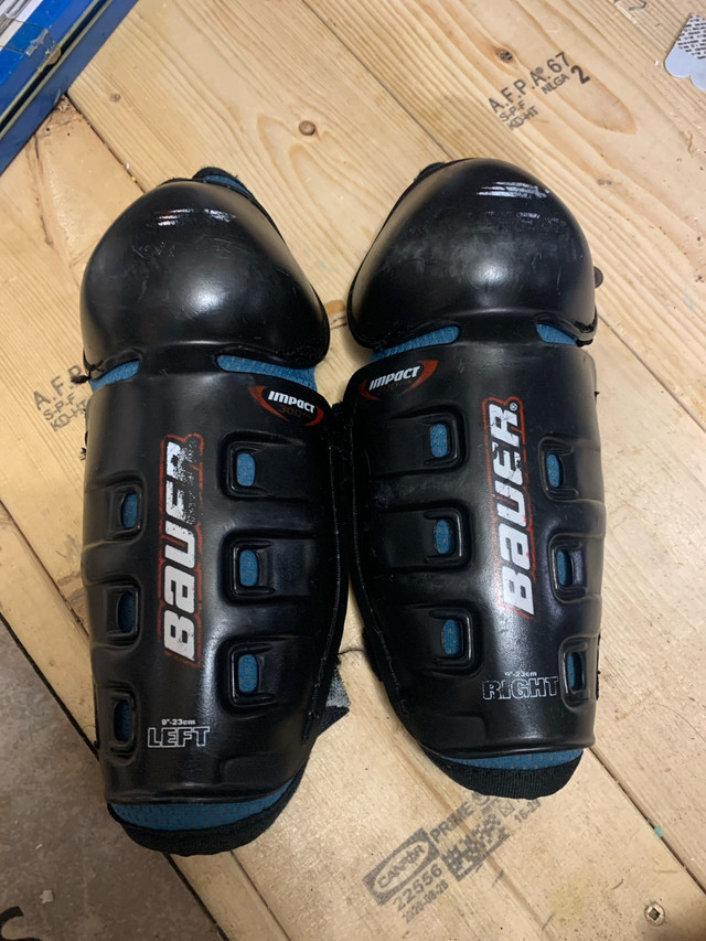 Hockey Shin Pads 9” in Hockey in Calgary