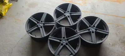 17 inch MERCEDES BENZ RIMS GUN METAL GREY COLOR AFTERMARKET RIMS GREAT SHAPE CAME OFF OF A 2017 CLA...
