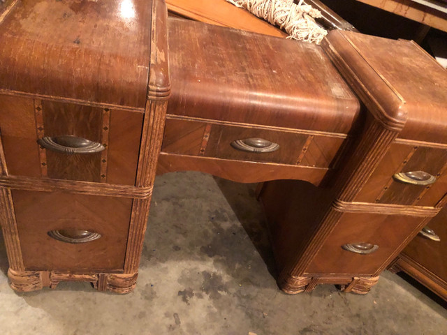 Antique Wood Vanity Dresser & Matching Highboy in Dressers & Wardrobes in Lethbridge - Image 3