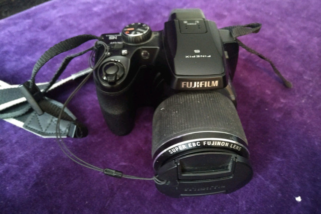 Fujifilm S 8200 Digital Camera Excellent condition in Cameras & Camcorders in City of Toronto - Image 3