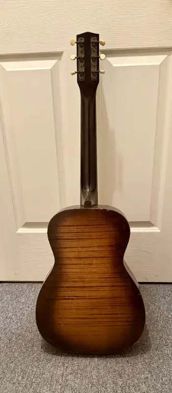 Guitare / Vintage / 1930s in Guitars in Laval / North Shore - Image 3
