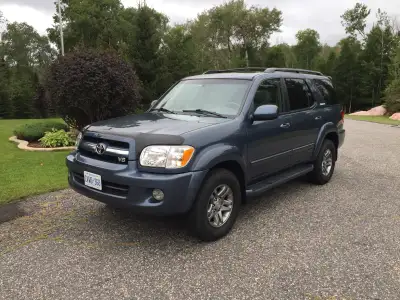 Amazing condition 2005 Toyota Sequoia 4x4 Limited with the famous "Million Mile" 4.7L V8 engine. The...