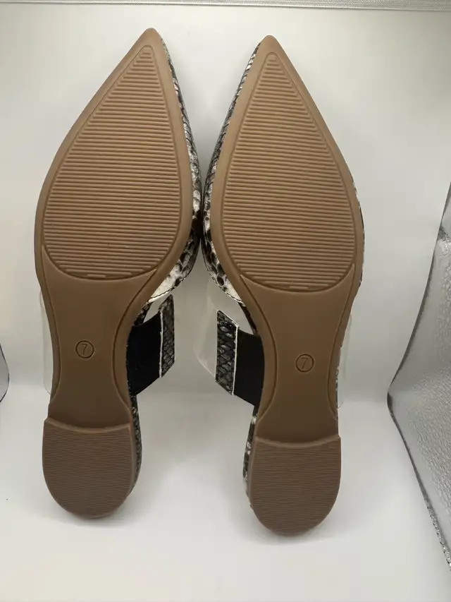 Expression Snakeskin Mules - Size 7 in Women's - Shoes in City of Toronto - Image 6