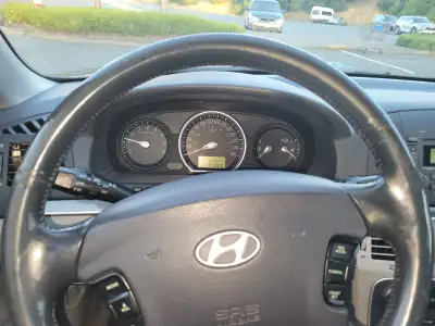 Selling my 2006 Hyundai Sonata, driven 195429 km. Automatic Transmission Car is well-maintained I ha...