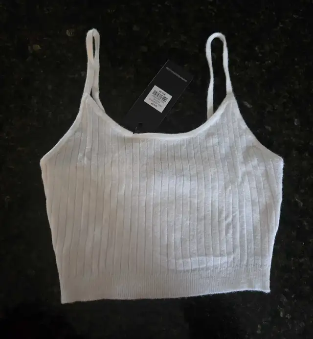 NWT Crop Ts and Tanks XS-S in Women's - Tops & Outerwear in Gatineau - Image 11