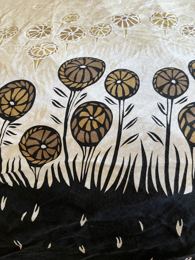 BN, Queen  Size Cotton Duvet in Bedding in Hamilton - Image 2