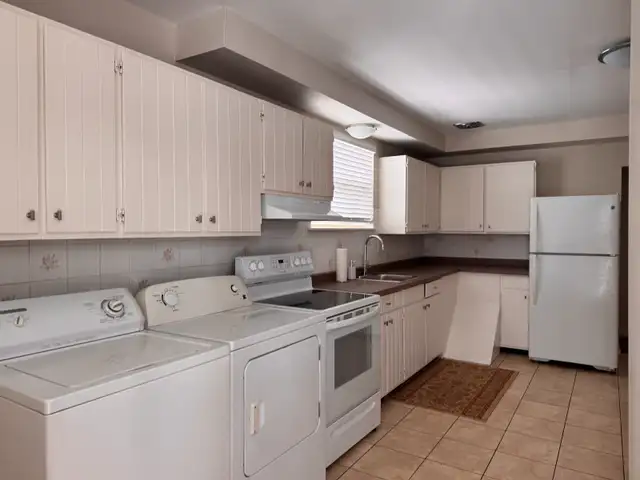 3 bedroom bungalow in mature quiet neighbourhood in Long Term Rentals in Mississauga / Peel Region - Image 7