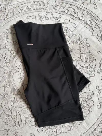 Aerie Woman’s High-Waisted Shorts (M) In excellent condition!!, View more