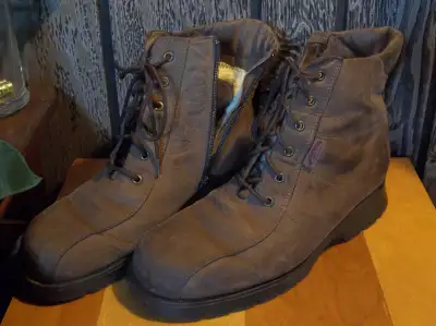 Bottes SAUTE-MOUTON grandeur 43 EUR pour hommes., View more