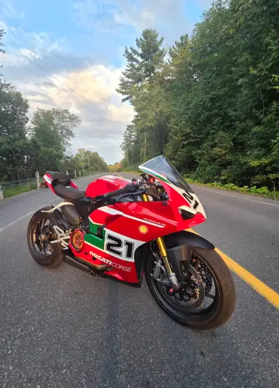 Ducati Troy Bayliss Edition purchased brand new in 2024. Only has one riding reason on it was stored...