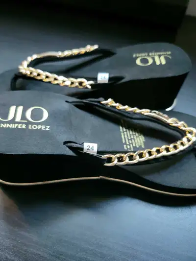 Jennifer Lopez Platform Wedge Flip Flops ✅ Brand New! ✅ Stylish black platform wedge design ✅ Gold c...