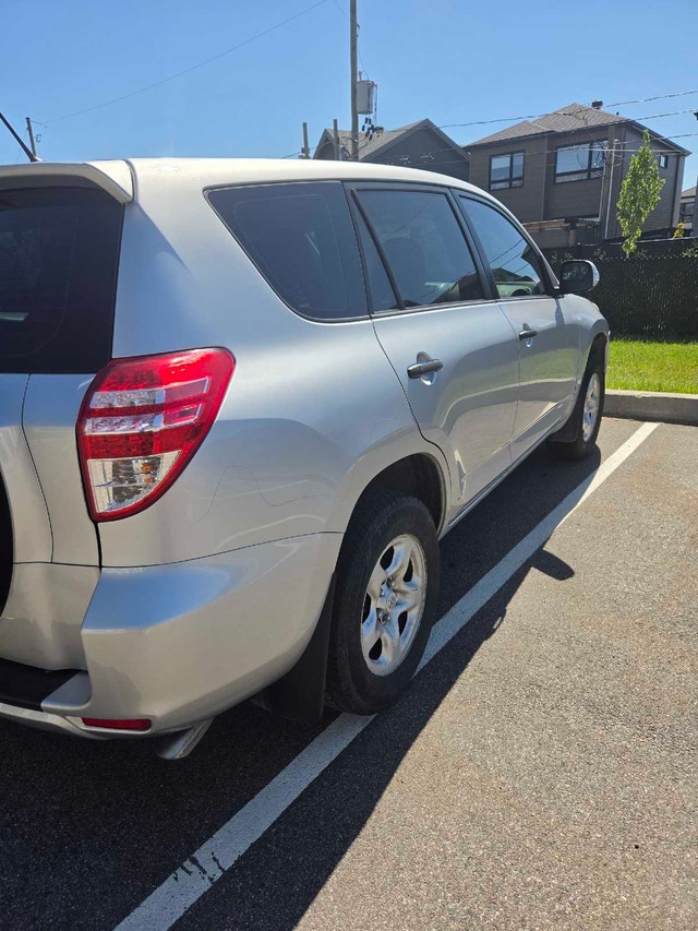 Toyota RAV4 2012 — photo 2