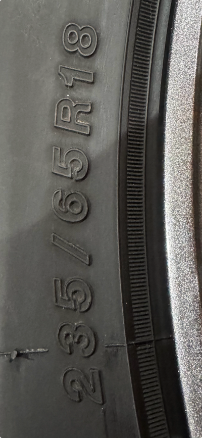 YOKOHAMA – Pneus hiver Ice Guard (iG51v) Sur les Nissan Mages – 235 / 65R18 Vendu tel quel. YOKOHAMA...