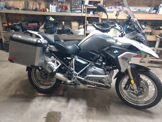 2018 BMW R1200Gs only 8200 kms, TRADE or SELL in Touring in Port Alberni - Image 2