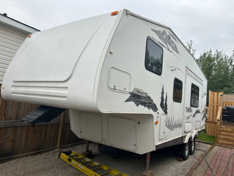 2006 Tundra 24ft fifth wheel. Travel Trailers & Campers Fort