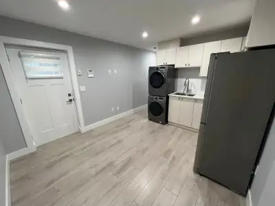 2 BEDROOM SUITE - NORTH BURNABY