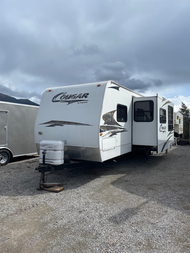 2006 Keystone Cougar 301BHS in Travel Trailers & Campers in Cranbrook