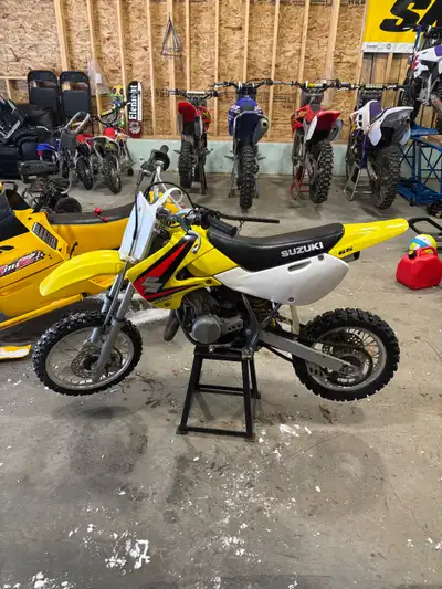 Bike runs amazing starts first or second kick everytime. Runs very strong asking $2000