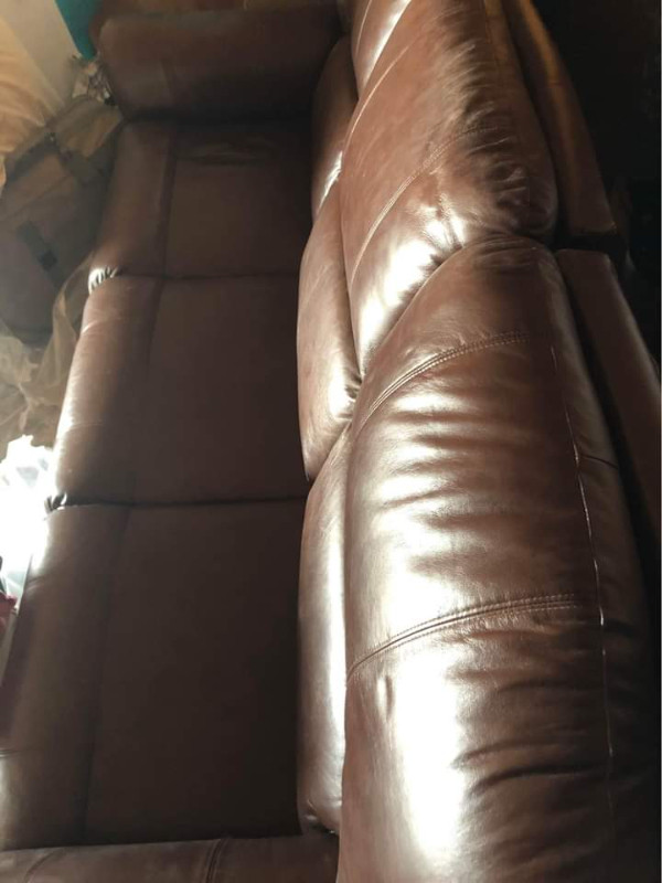 Divan en cuir/cuirette 420$ négo (vente rapide) dans Sofas et futons  à Sherbrooke - Image 2